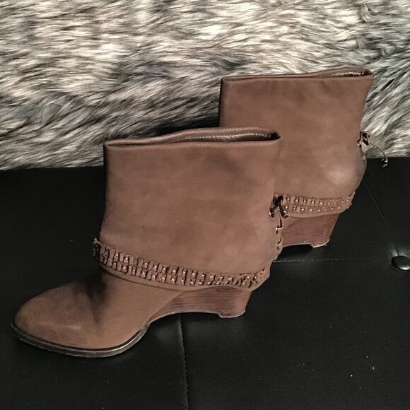B. Makowski Brown Suede Ankle Boots 7M - Picture 8 of 9